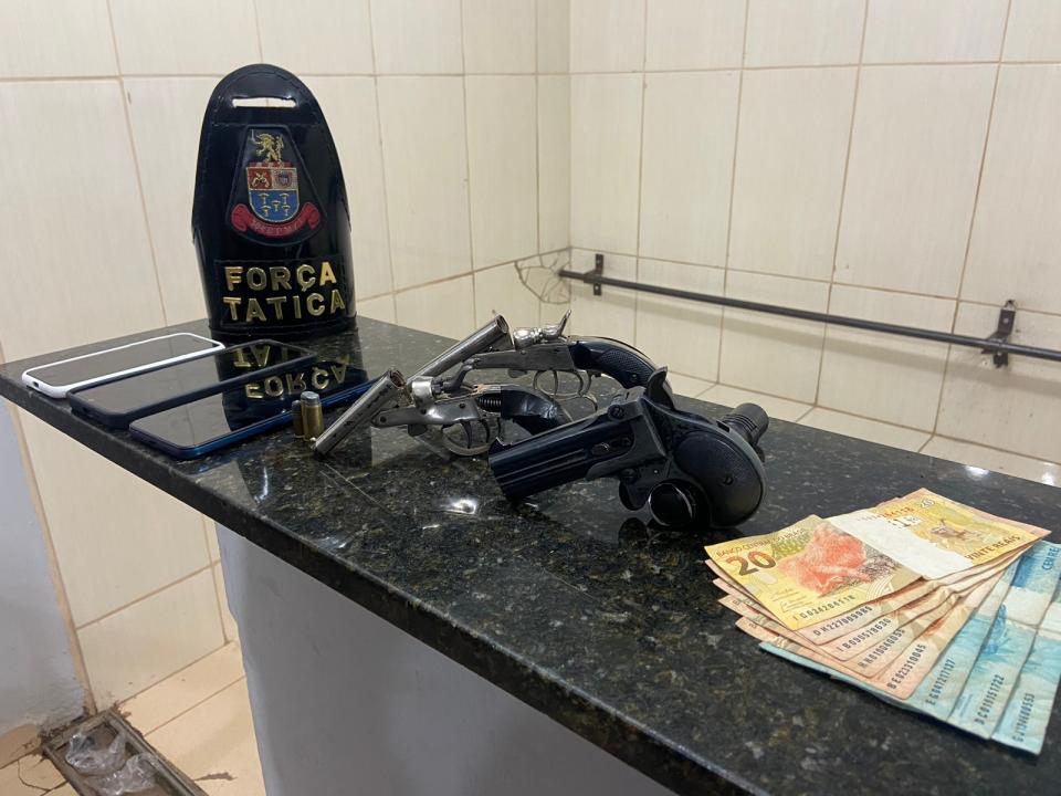 Foto 4 de 4 — Força Tática e Rocam fazem criminosos 'tremer' na Vila Isabel em São Carlos